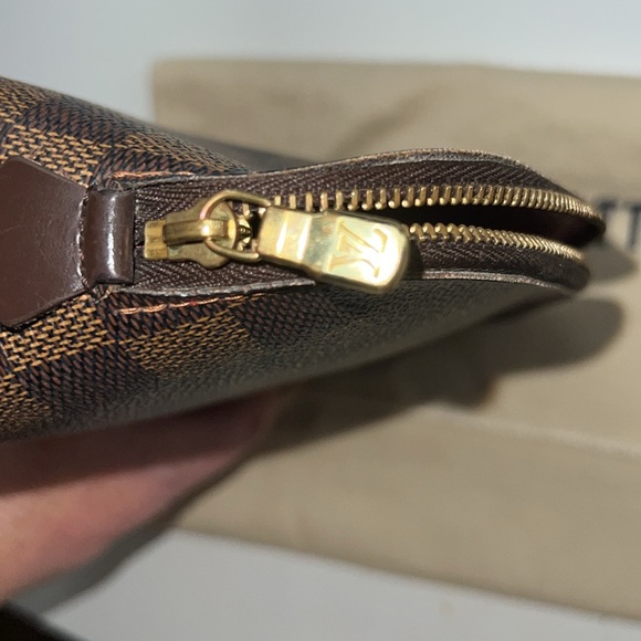 Authentic Louis Vuitton DE Vintage Cosmetic Pouch - Picture 10 of 11